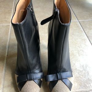 Valentino Garavani angle boots